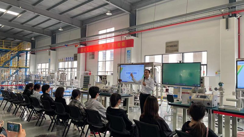 农药中间体定制加工：有机化工原料的精准调控**